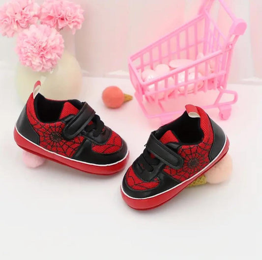 🕷️👟 Tenis “Héroe Rojo” – ¡Para pequeños superhéroes en acción!
