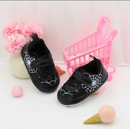 🕸️👟 Zapatos “Web Runner” – Aventura y estilo arácnido