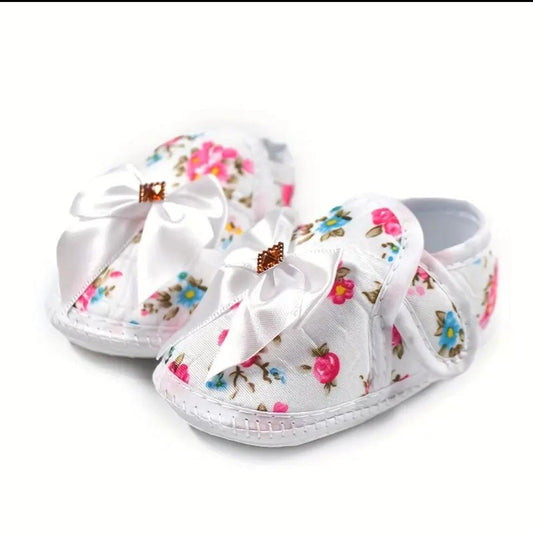 🌸👶 Zapatos “Florecita Real” – Elegancia para los primeros pasos